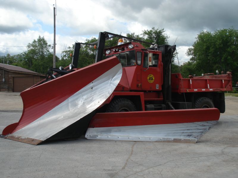 http://www.badgoat.net/Old Snow Plow Equipment/Trucks/Walter 100 Traction/Walter Snowfighters of Upstate New York/GW800H600-7.jpg